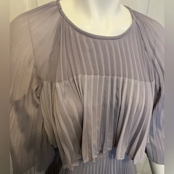 Pre-owned beautiful ASOS long shoulder ruffle and pleated A skirt - Picture 2 of 6